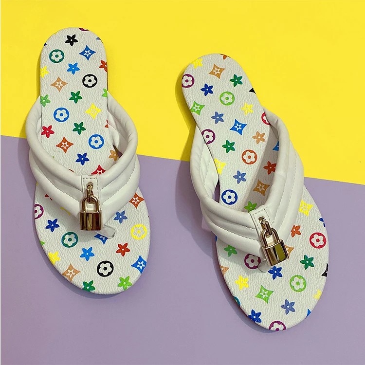 Summer ladies jelly flip-flops with soft soles High quality women's slippers Large size fashion flip-flops
Summer ladies jelly flip-flops with soft soles High quality women's slippers Large size fashion flip-flops