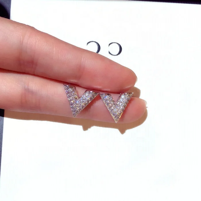 V letter earrings fashion gorgeous cubic zirconia stud earrings fo women party earrings
V letter earrings fashion gorgeous cubic zirconia stud earrings fo women party earrings