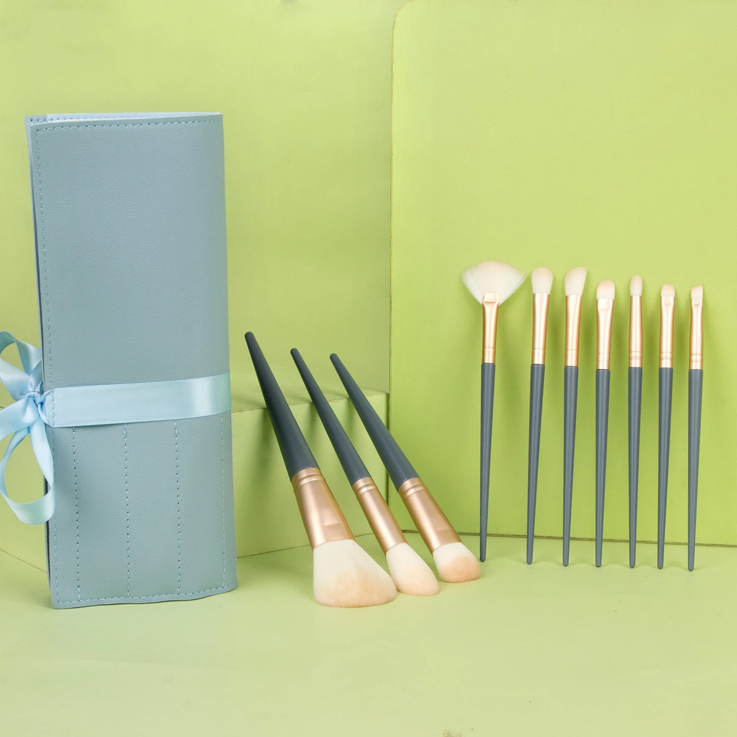 2021 New OEM lake blue beauty brush 10pcs soft hair Wooden handle makeup up brush set with bag
2021 New OEM lake blue beauty brush 10pcs soft hair Wooden handle makeup up brush set with bag