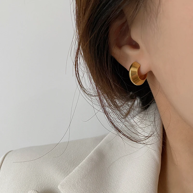 Hollow Wide Chunky Hoop Earrings Huggies Geometric 18K Gold Plated Earrings Plain Minimalist Stainless Steel Earrings for Women
Hollow Wide Chunky Hoop Earrings Huggies Geometric 18K Gold Plated Earrings Plain Minimalist Stainless Steel Earrings for Women