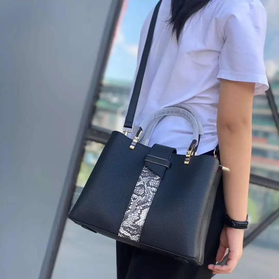 2020 New arrivals ladies leather shoulder bags high quality luxury designers casual handbags for women snake bag
2020 New arrivals ladies leather shoulder bags high quality luxury designers casual handbags for women snake bag
