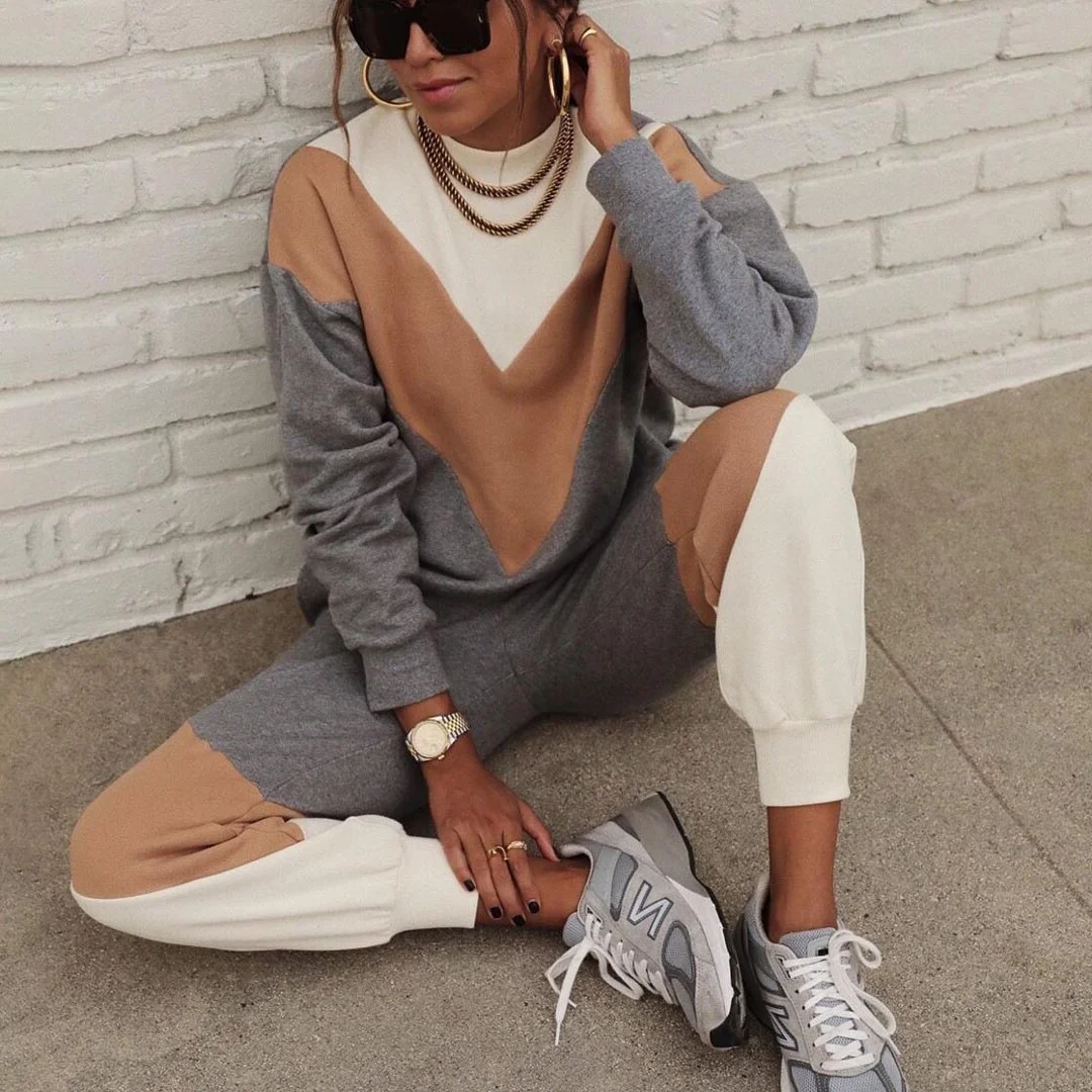 2021 Newly Designed Two Piece Hoodie Set Color Block Tracksuit and Fashion Tracksuit for Women, Can provide different swatchbooks to choose colors
2021 Newly Designed Two Piece Hoodie Set Color Block Tracksuit and Fashion Tracksuit for Women, Can provide different swatchbooks to choose colors