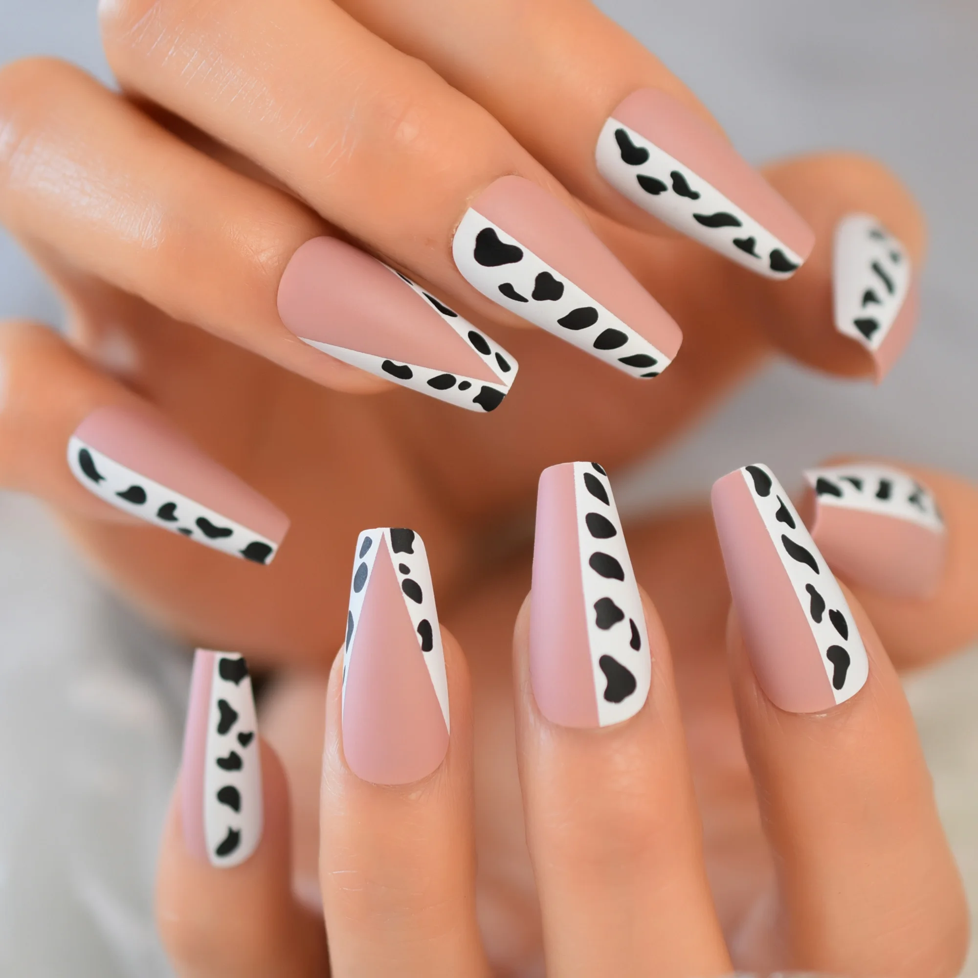 Pink and White Cow Pattern Press On Nail With Black Spots High Quality French Long Coffin Matte Fake Nail
Pink and White Cow Pattern Press On Nail With Black Spots High Quality French Long Coffin Matte Fake Nail