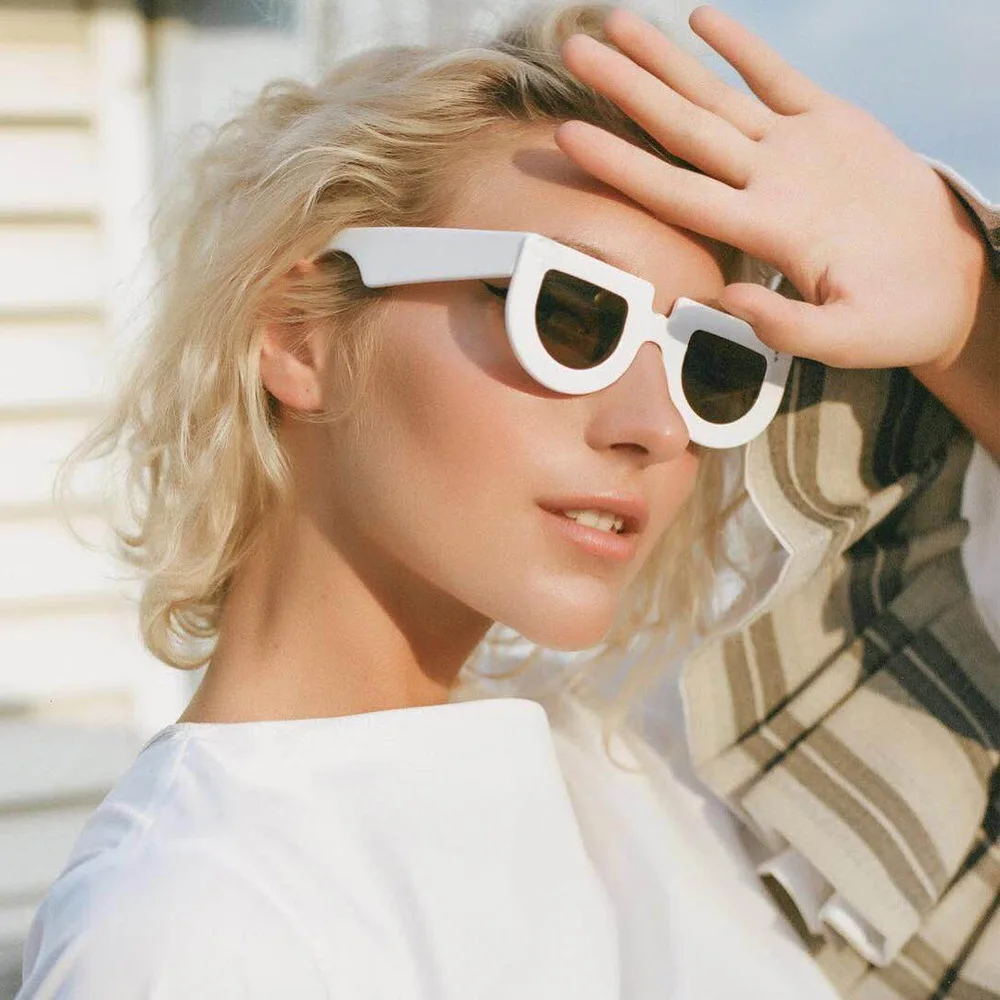 2021 Big Thick Framed Plastic D shaped Retro Vintage Stylish Youth Unisex 90s Skinny Neutral Delicate Sunglasses
2021 Big Thick Framed Plastic D shaped Retro Vintage Stylish Youth Unisex 90s Skinny Neutral Delicate Sunglasses