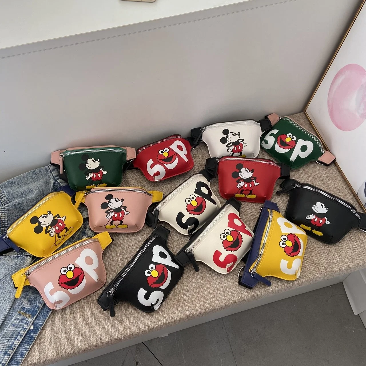 Children's bag cartoon cute Mickey Mouse crossbody chest bag trendy fashion one-shoulder coin purse, 13 colors
Children's bag cartoon cute Mickey Mouse crossbody chest bag trendy fashion one-shoulder coin purse, 13 colors