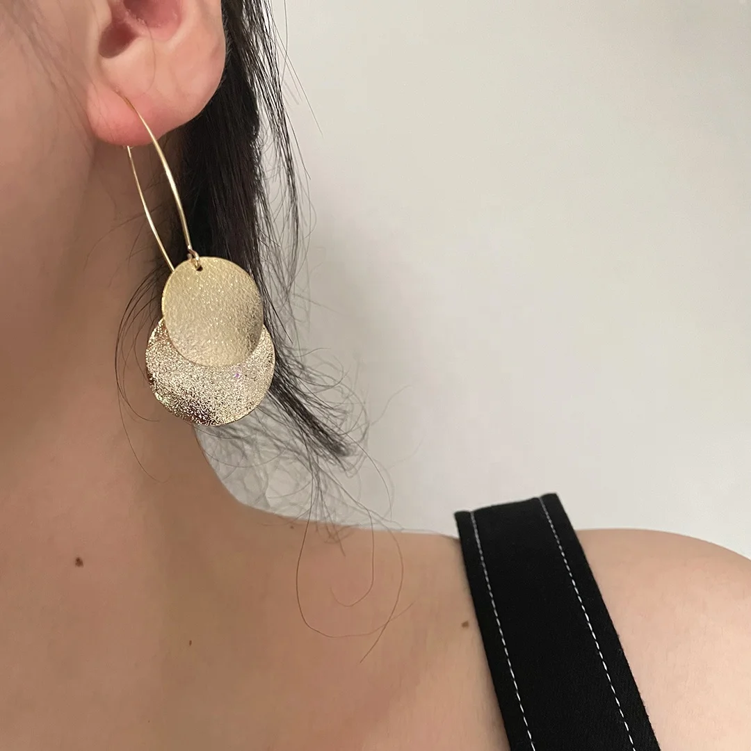 Curl Saint Foil Disc Irregular Earrings for Women 2021 Long Dangle Gold Plated Earrings Vintage Minimalist Fashion Jewelry 2021
Curl Saint Foil Disc Irregular Earrings for Women 2021 Long Dangle Gold Plated Earrings Vintage Minimalist Fashion Jewelry 2021