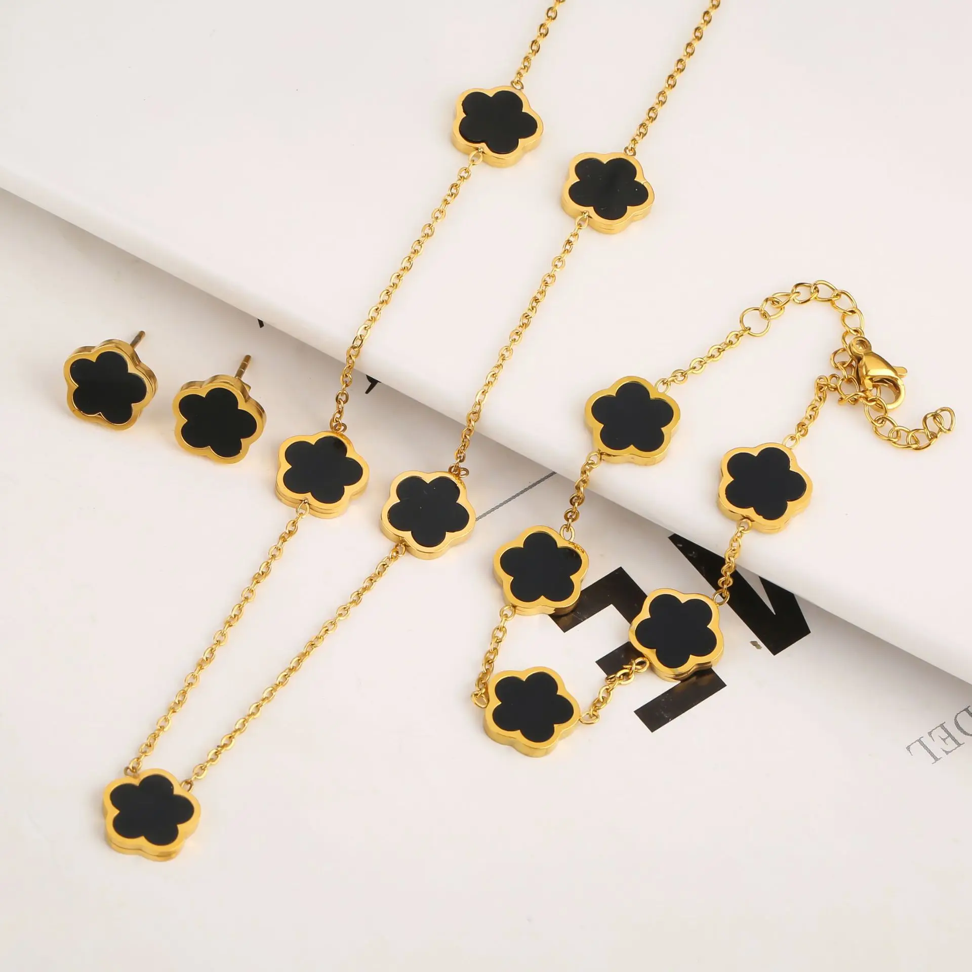 Wholesale Luxury Accessory Stainless Steel Fashion Bracelet Necklace Earring Clover Jewelry Sets For Women
Wholesale Luxury Accessory Stainless Steel Fashion Bracelet Necklace Earring Clover Jewelry Sets For Women