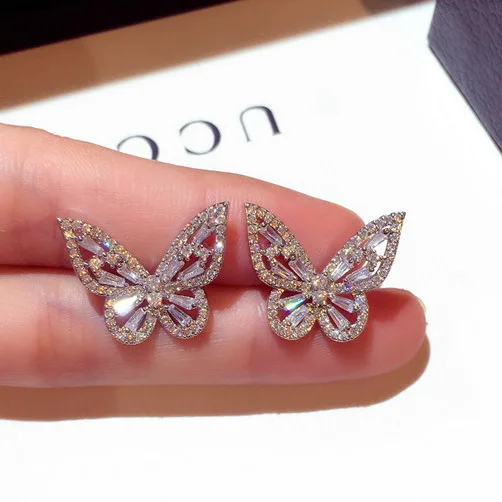 Stylish S925 Silver Needle Shiny Diamond Inlay Hollow-out Butterfly Stud Earrings for Women
Stylish S925 Silver Needle Shiny Diamond Inlay Hollow-out Butterfly Stud Earrings for Women