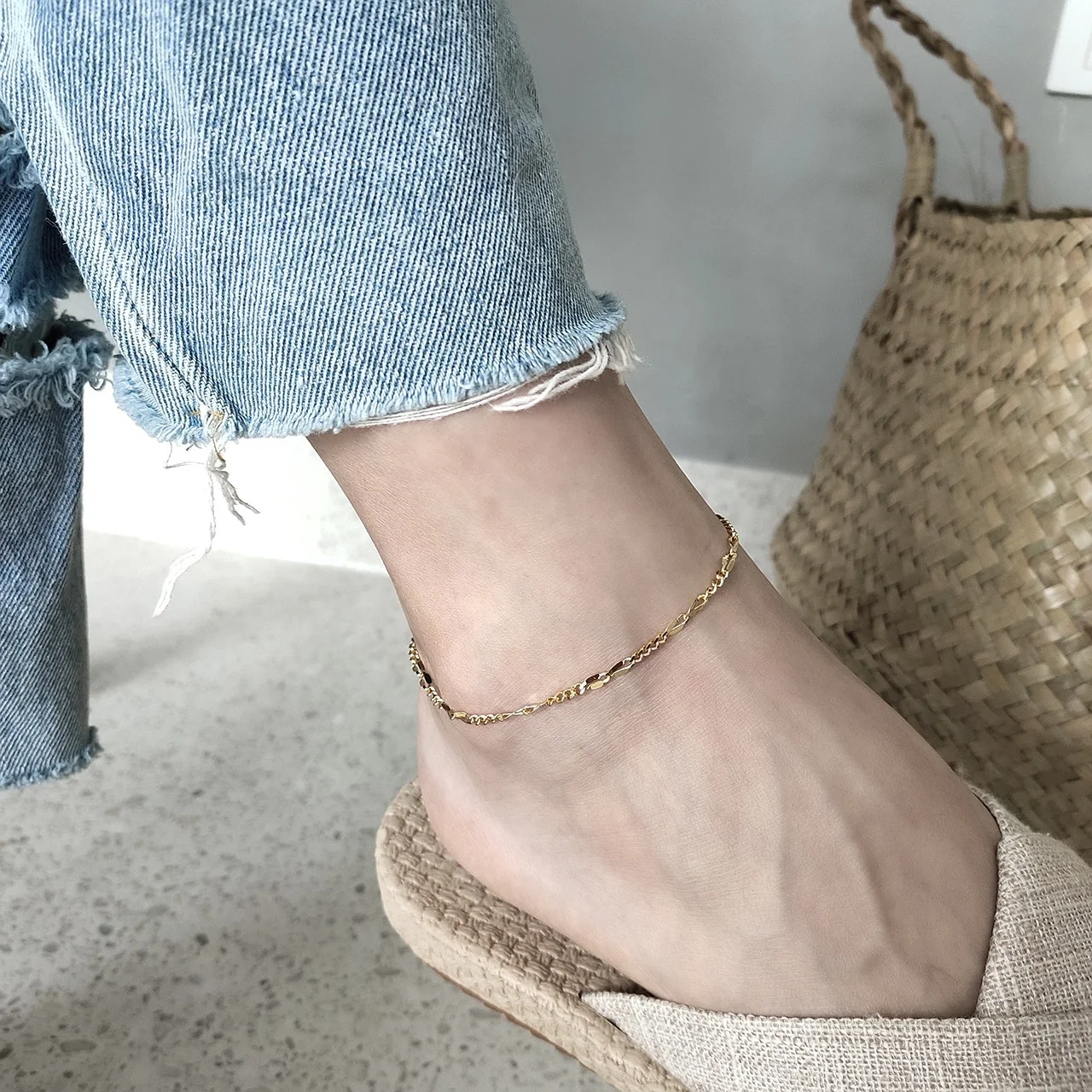 Summer Style Vintage S925 Sterling Silver Link Chain Anklet 18K Gold Plated Chain Anklet for Women 
Summer Style Vintage S925 Sterling Silver Link Chain Anklet 18K Gold Plated Chain Anklet for Women