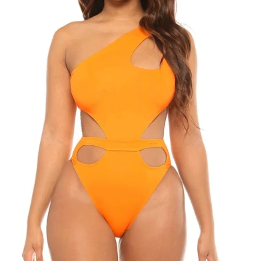 New Design Hollow Out Custom Swimwear One Piece Irregular One Shoulder Swimming Costume Girls Flag Swimsuit
New Design Hollow Out Custom Swimwear One Piece Irregular One Shoulder Swimming Costume Girls Flag Swimsuit