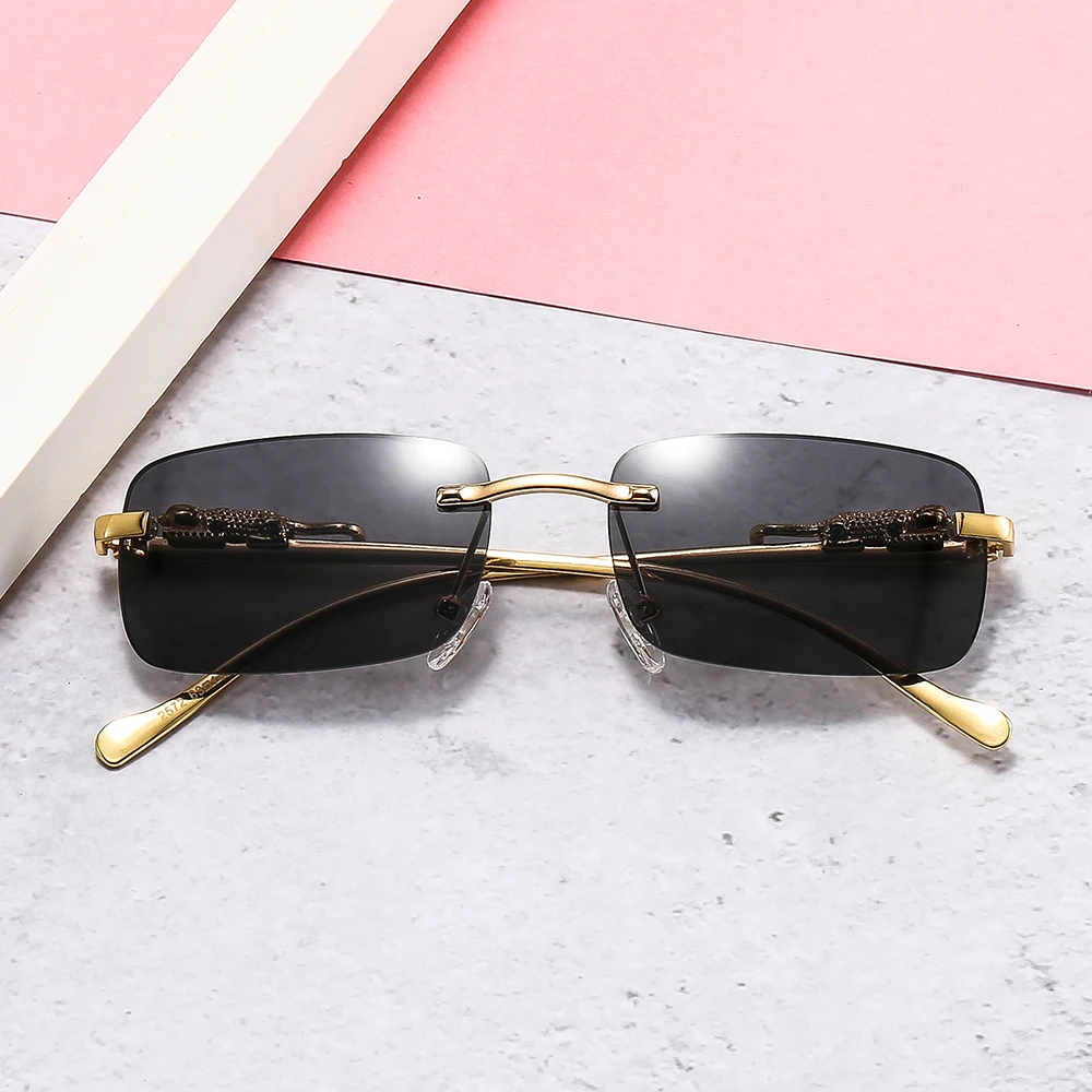 2572 Cheetah decorated square sunglasses color men and women retro leopards head metal sunglasses cross-border wholesale
2572 Cheetah decorated square sunglasses color men and women retro leopards head metal sunglasses cross-border wholesale