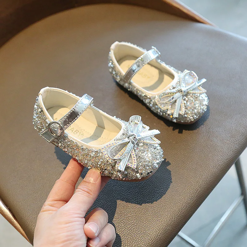 2021 girls shoes spring and autumn new children's princess shoes kids blingbling bow knot crystal dress shoes kids
2021 girls shoes spring and autumn new children's princess shoes kids blingbling bow knot crystal dress shoes kids