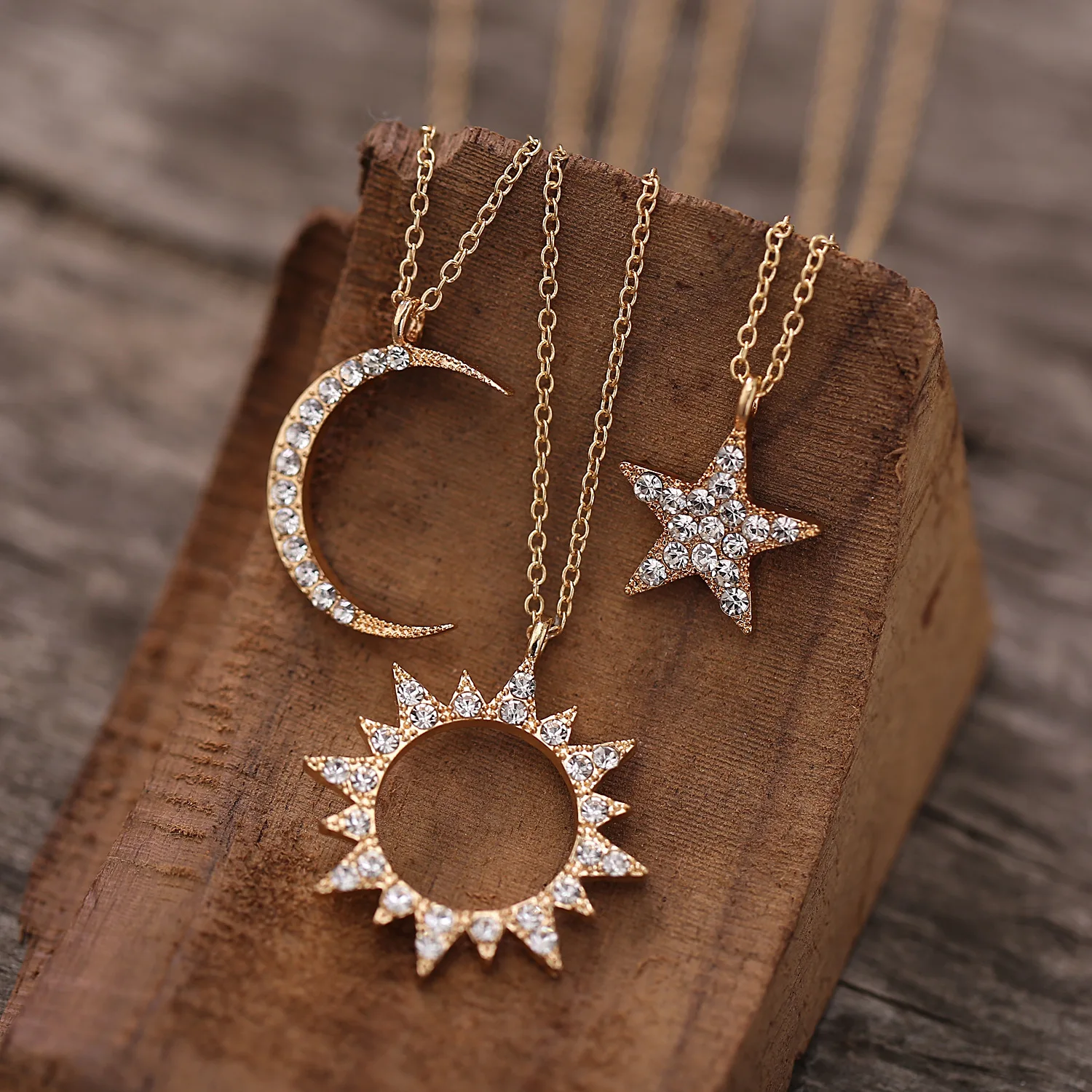 HZ50611 Hot selling Fashion Gold moon star Sun necklace Women pendant choker necklace jewelry, As photo
HZ50611 Hot selling Fashion Gold moon star Sun necklace Women pendant choker necklace jewelry, As photo