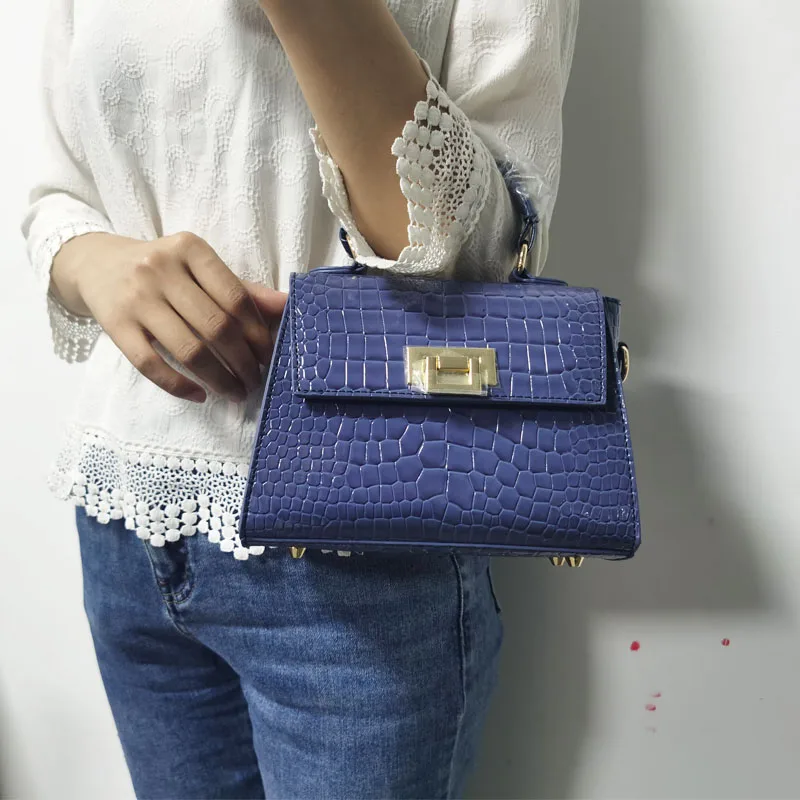 Luxury High Quality Crocodile PU Leather Skin Tote Bag Women Designer Handbag Purse New Fashion Trendy Bag
Luxury High Quality Crocodile PU Leather Skin Tote Bag Women Designer Handbag Purse New Fashion Trendy Bag