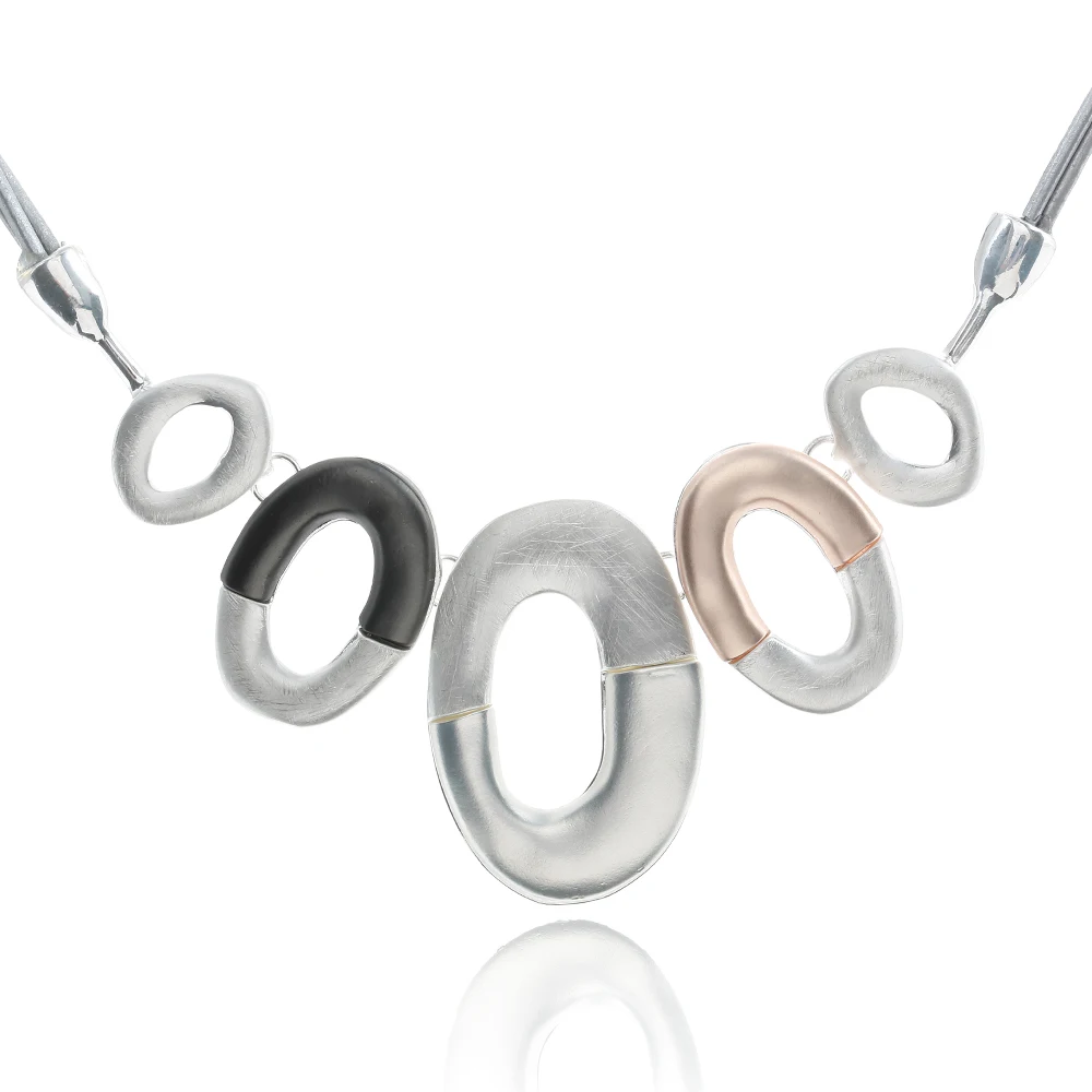 In 2021, new European and American fashion women collarbone geometric oval alloy environmental protection necklace jewelry
In 2021, new European and American fashion women collarbone geometric oval alloy environmental protection necklace jewelry