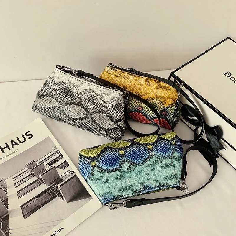 Trendy snake pattern women bags women handbags luxury handbags for women 2021 purses
Trendy snake pattern women bags women handbags luxury handbags for women 2021 purses
