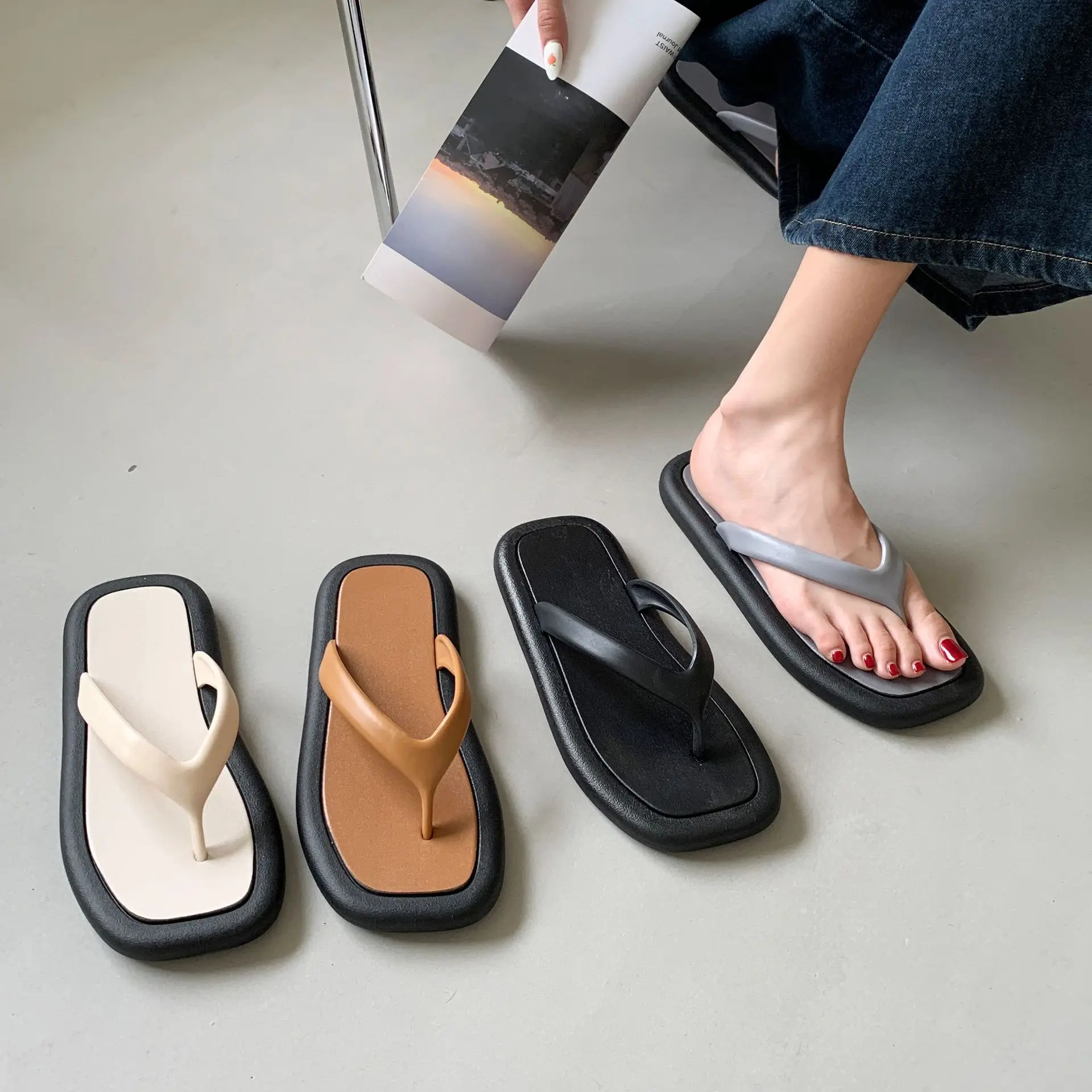 wholesale 2021 new style Flip flops ladies summer flip flops beach sandals women slippers thick bottom flip flops for girls
wholesale 2021 new style Flip flops ladies summer flip flops beach sandals women slippers thick bottom flip flops for girls
