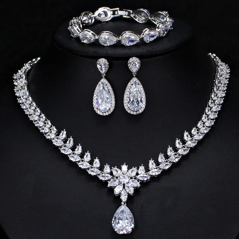 Noble Temperament And Elegant Bridal Jewelry Zircon Necklace Earrings Bracelet Jewelry Set, Gold
Noble Temperament And Elegant Bridal Jewelry Zircon Necklace Earrings Bracelet Jewelry Set, Gold