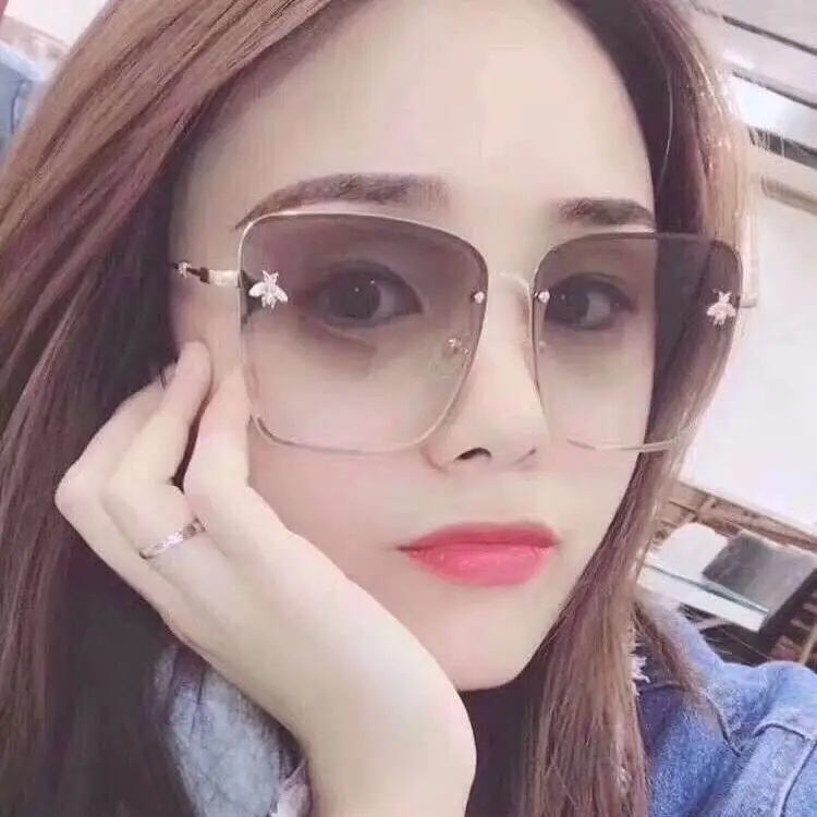 2019 New Fashion Lady Oversize Rimless Square Sunglasses Women Men Small Bee Glasses Gradient Female Sun Glasses 
2019 New Fashion Lady Oversize Rimless Square Sunglasses Women Men Small Bee Glasses Gradient Female Sun Glasses