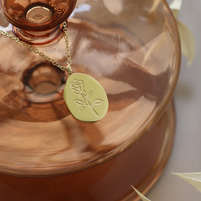 Stainless Steel 18K Gold Plated Rose Flower Pendant Necklace for Women 
Stainless Steel 18K Gold Plated Rose Flower Pendant Necklace for Women