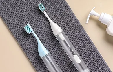 2-in-1 portable toothbrush