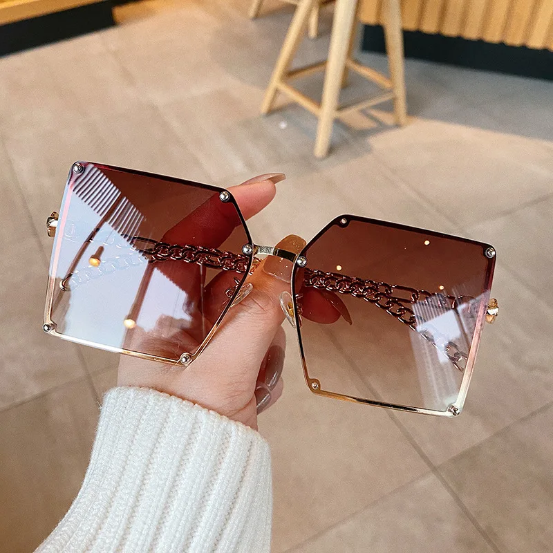 Fashion Oversize Gradient Sunglasses Women Vintage Metal Chain Frame Rivet Square Female Shades designer sunglasses famous brand
Fashion Oversize Gradient Sunglasses Women Vintage Metal Chain Frame Rivet Square Female Shades designer sunglasses famous brand