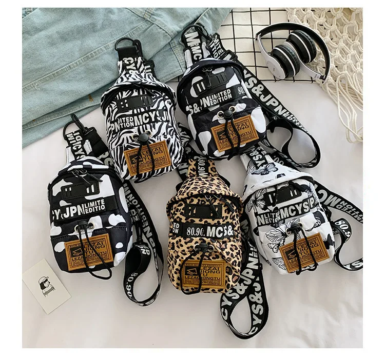 2021 Female new nylon small handbag leisure go out bosom bag fashionable single shoulder cross-body bag, Cow prints. butterfly prints. zebra prints. leopard prints
2021 Female new nylon small handbag leisure go out bosom bag fashionable single shoulder cross-body bag, Cow prints. butterfly prints. zebra prints. leopard prints