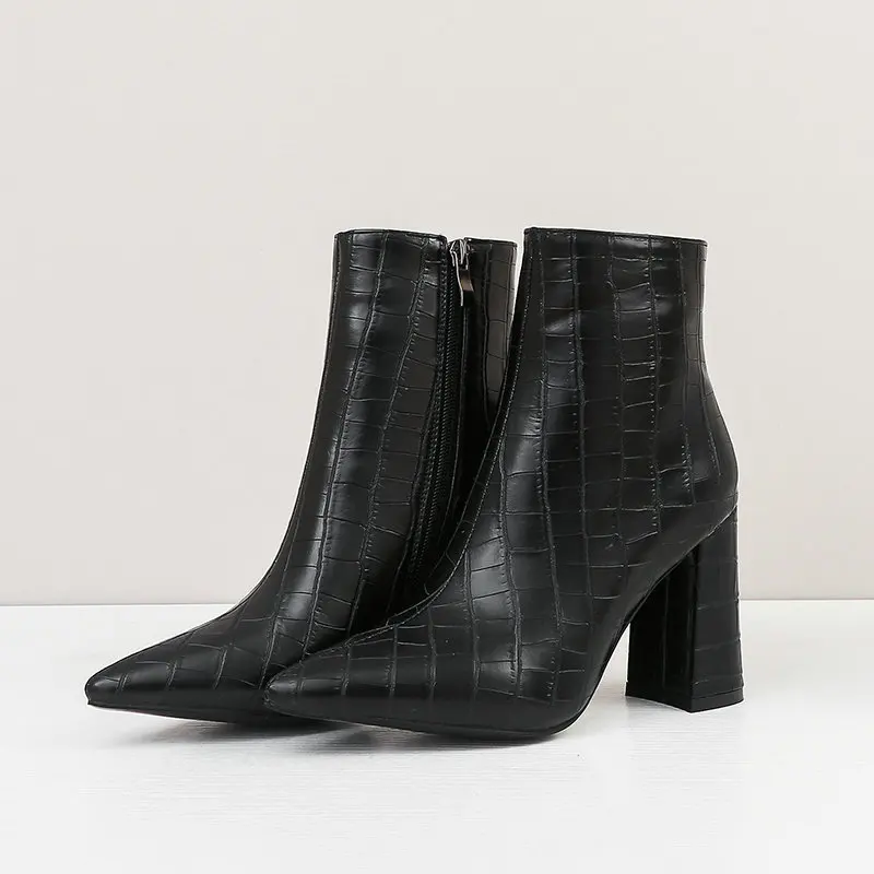 Women Boots 2021 Hot Selling Style Winter Mid-tube Pointed Thick heel Fashion Women Heels Ladies Chelsea Boots size 43, Picture shows 
Women Boots 2021 Hot Selling Style Winter Mid-tube Pointed Thick heel Fashion Women Heels Ladies Chelsea Boots size 43, Picture shows