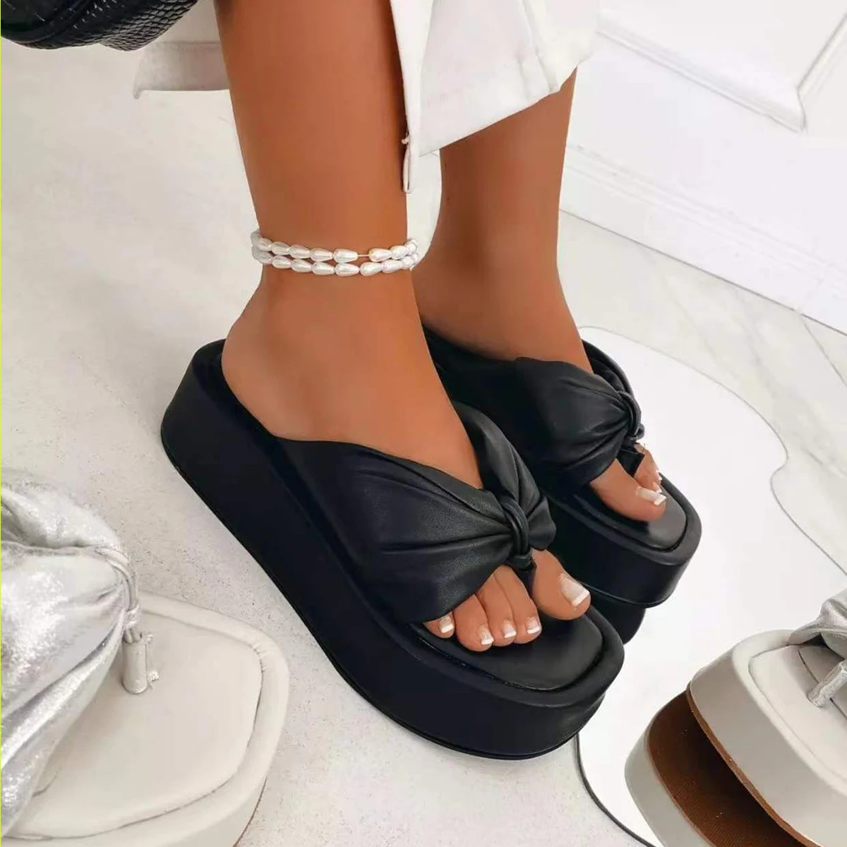 Summer Women Wedge Sandals Platform Beach Slippers Ladies PU Flip-flops Slippers Platform Sandals Flip Flops
Summer Women Wedge Sandals Platform Beach Slippers Ladies PU Flip-flops Slippers Platform Sandals Flip Flops