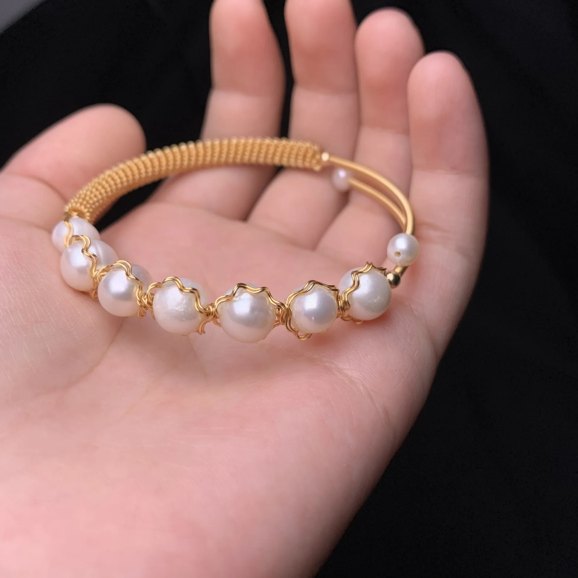Yiwu Wholesale Pearl Beaded Bracelet Tahitian Pearls Bracelet Mom Bracelet With Pearls, Black and gold
Yiwu Wholesale Pearl Beaded Bracelet Tahitian Pearls Bracelet Mom Bracelet With Pearls, Black and gold