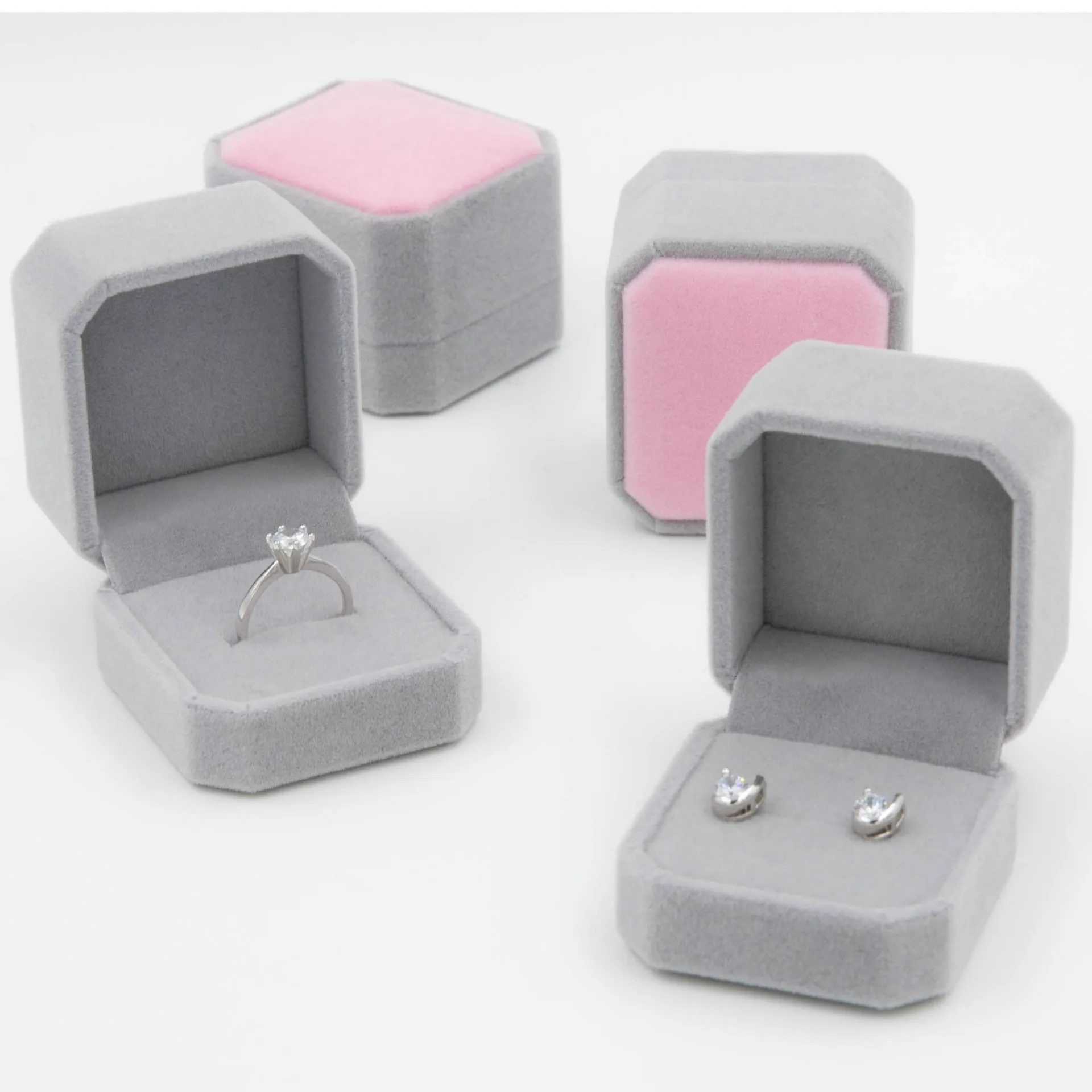 Jewelry Gift Box Square Rings Packaging Display Portable Travel Case Velvet Ring Box Ring Jewelry Box, Picture
Jewelry Gift Box Square Rings Packaging Display Portable Travel Case Velvet Ring Box Ring Jewelry Box, Picture