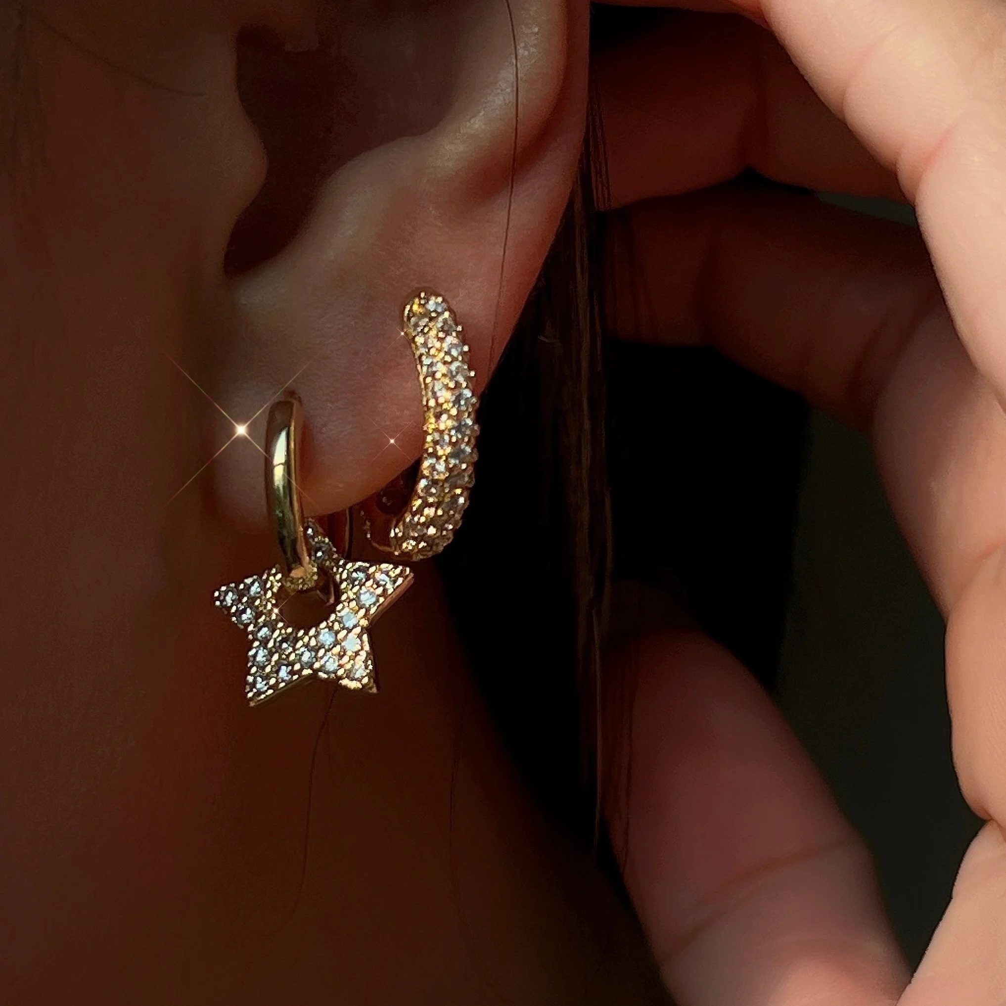 2024 Dazan New Winter 18k Gold Plated Water Resistant Five Pointed Star Niche Style Shimmering Zircon Pendant Earrings For Women
2024 Dazan New Winter 18k Gold Plated Water Resistant Five Pointed Star Niche Style Shimmering Zircon Pendant Earrings For Women