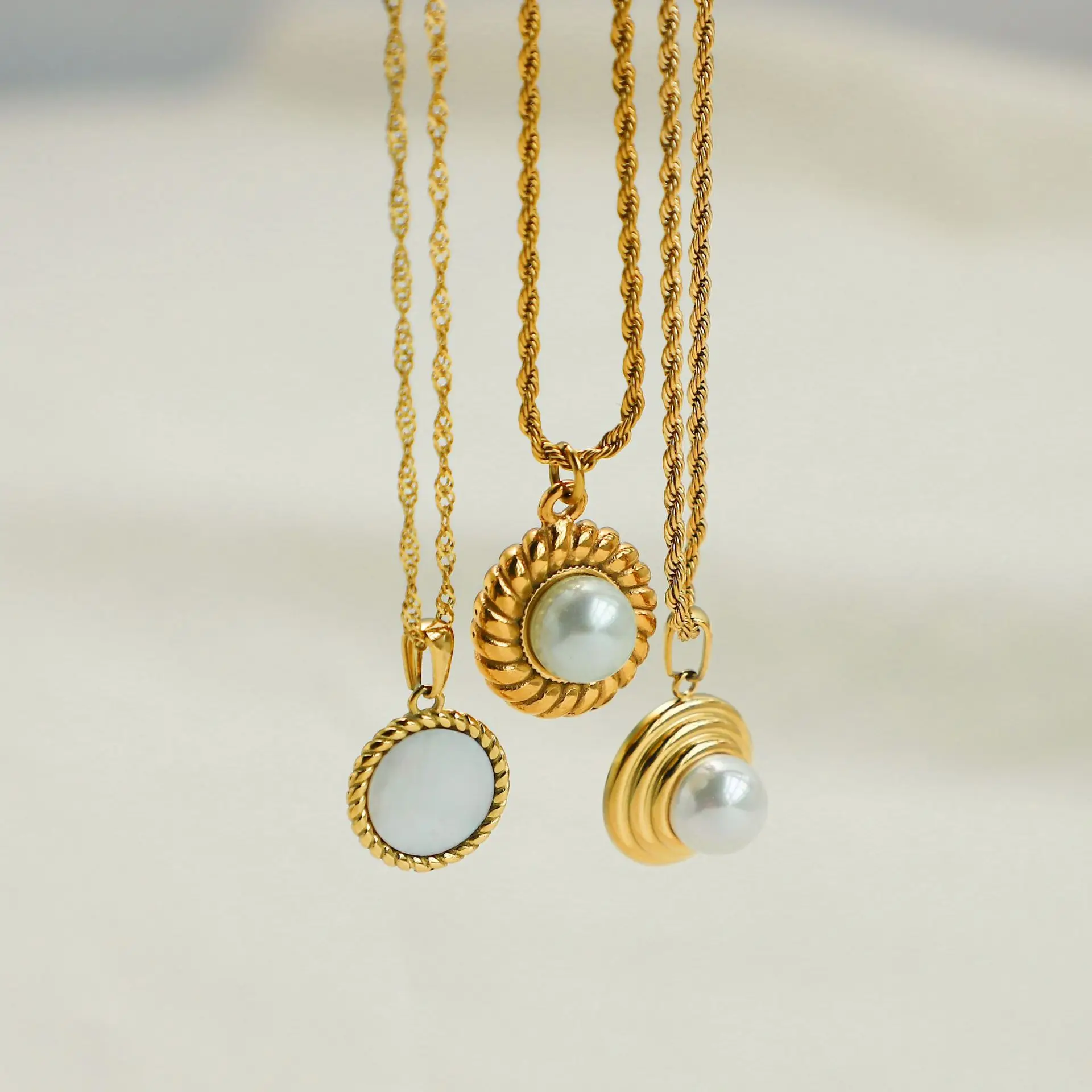 2021 New 18k Gold Costing Stainless Steel Pearl Necklace For Women Fashion Croissant Natural Shell Pendant Neckalce Spot, Picture shows
2021 New 18k Gold Costing Stainless Steel Pearl Necklace For Women Fashion Croissant Natural Shell Pendant Neckalce Spot, Picture shows