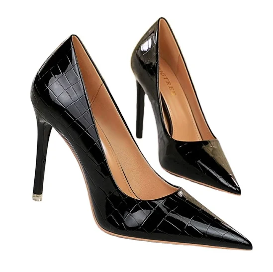 Women Shoes High Heels PU Leather Dress Pumps Ladies Retro Pointed Toe Elegant Work Party Golden Pumps Shoes Womens Plus Size 43
Women Shoes High Heels PU Leather Dress Pumps Ladies Retro Pointed Toe Elegant Work Party Golden Pumps Shoes Womens Plus Size 43