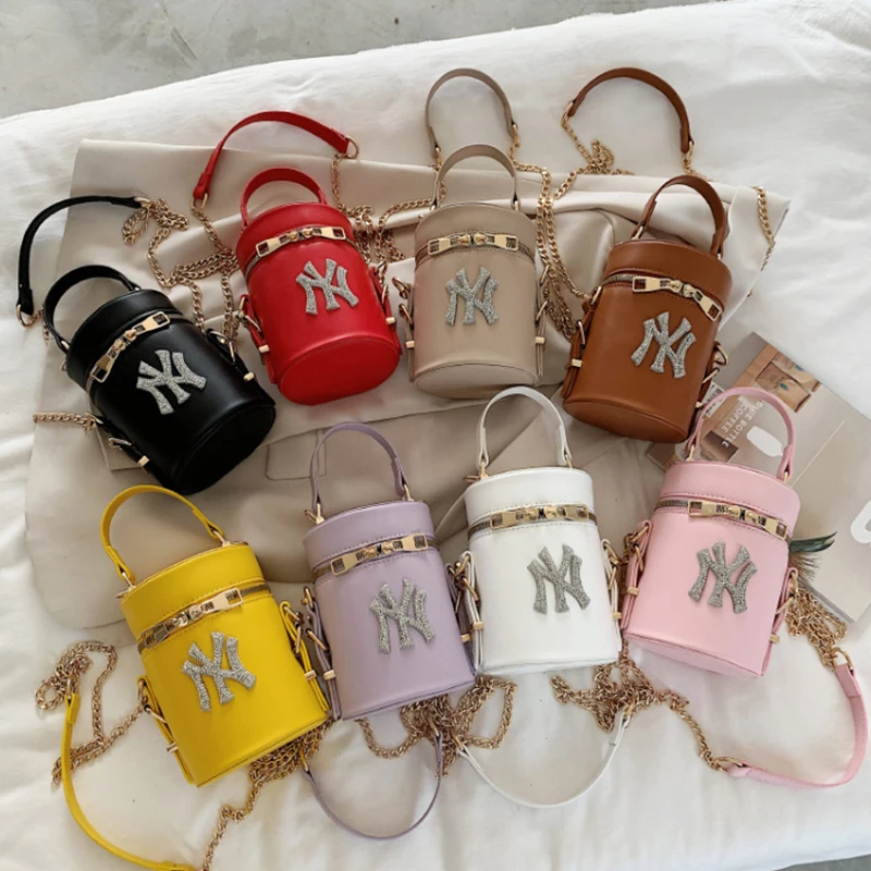 Trending Luxury Brands Designer Small Bucket Purses and Handbags Shoulder 2021 Women Fashion Round Mini Hand Bag Chains Totes
Trending Luxury Brands Designer Small Bucket Purses and Handbags Shoulder 2021 Women Fashion Round Mini Hand Bag Chains Totes