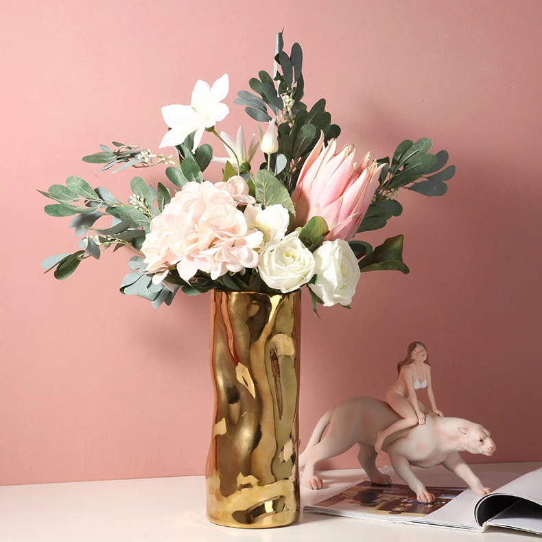 Nordic Light Luxury gold Ceramic Vase Decoration Creative Simple Gilt Gilded Straight Vase
Nordic Light Luxury gold Ceramic Vase Decoration Creative Simple Gilt Gilded Straight Vase
