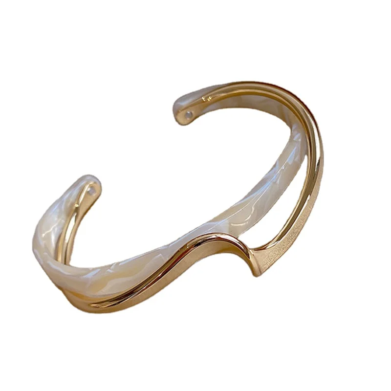 Light luxury white shellfish plate charm bracelets jewelry curved metal styling high texture bracelet for women, Gold
Light luxury white shellfish plate charm bracelets jewelry curved metal styling high texture bracelet for women, Gold