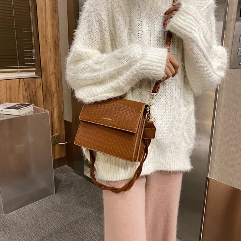 XP1430 2020 new popular texture bag customization western style shoulder messenger underarm bag
XP1430 2020 new popular texture bag customization western style shoulder messenger underarm bag