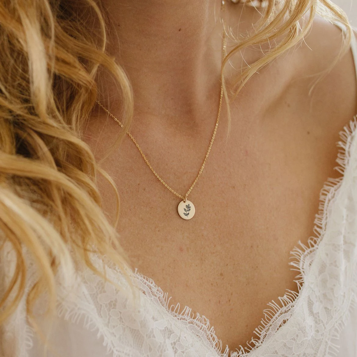 Fashion woman accessory birth flower necklace coin custom pendant stainless steel chain necklace, 14k gold / silver / rose gold
Fashion woman accessory birth flower necklace coin custom pendant stainless steel chain necklace, 14k gold / silver / rose gold