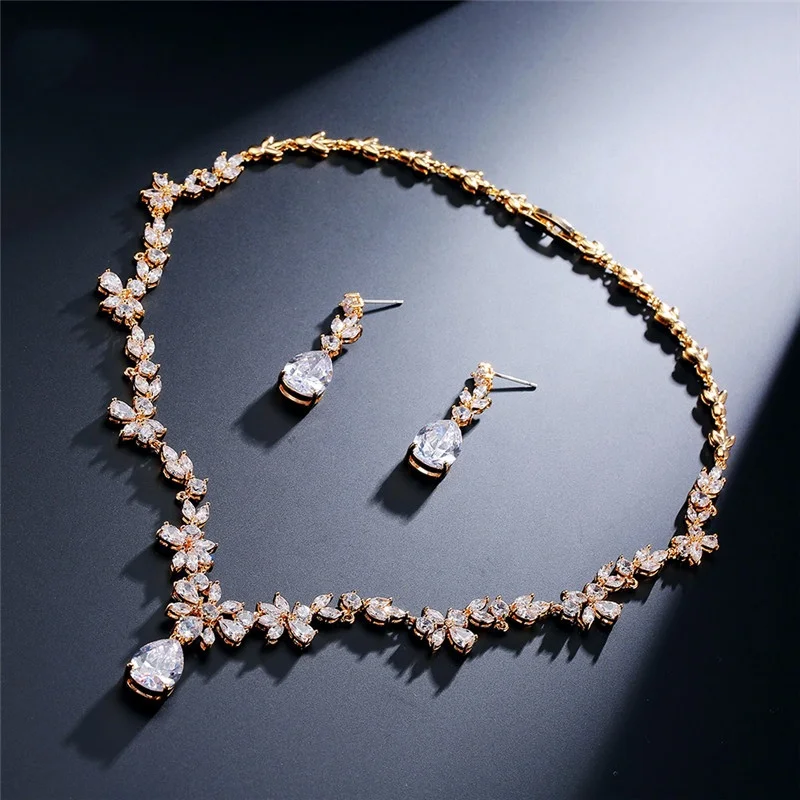 2021 New Design Luxury Crystal Zircon Women Wedding Jewelry Set With Water Drop Iced Out Pendant Necklace Earrings
2021 New Design Luxury Crystal Zircon Women Wedding Jewelry Set With Water Drop Iced Out Pendant Necklace Earrings