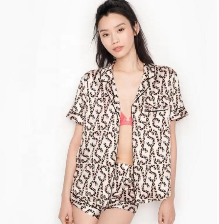 Hot Selling Home clothes with leopard print pajamas set ice silk satin pajamas women short sleeve shorts set xs size clothing, As picture or customized make
Hot Selling Home clothes with leopard print pajamas set ice silk satin pajamas women short sleeve shorts set xs size clothing, As picture or customized make