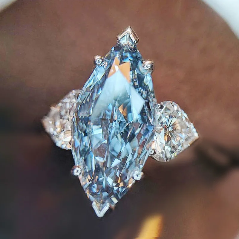Light Blue Marquise Stone with Two Crystal Heart Zircon Romantic Women Ring Wedding Engagement Party Fashion Jewelry Ring
Light Blue Marquise Stone with Two Crystal Heart Zircon Romantic Women Ring Wedding Engagement Party Fashion Jewelry Ring