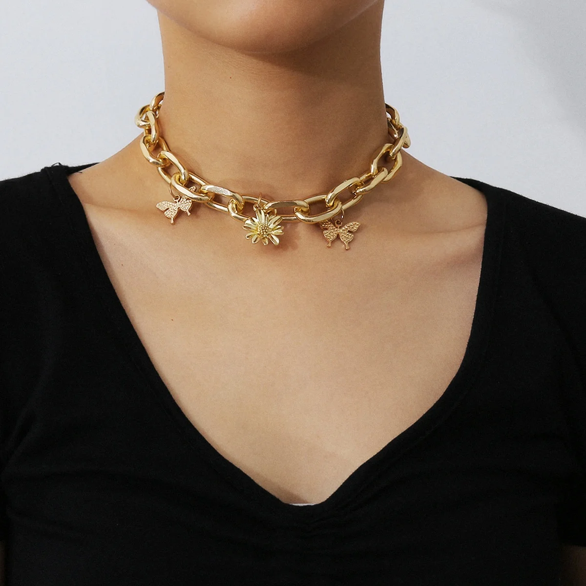 Butterfly Flower Pendant Thick Chain Clavicle Chain Charm Fashion Jewelry Necklace For Women Choker Necklaces, Picture shows
Butterfly Flower Pendant Thick Chain Clavicle Chain Charm Fashion Jewelry Necklace For Women Choker Necklaces, Picture shows
