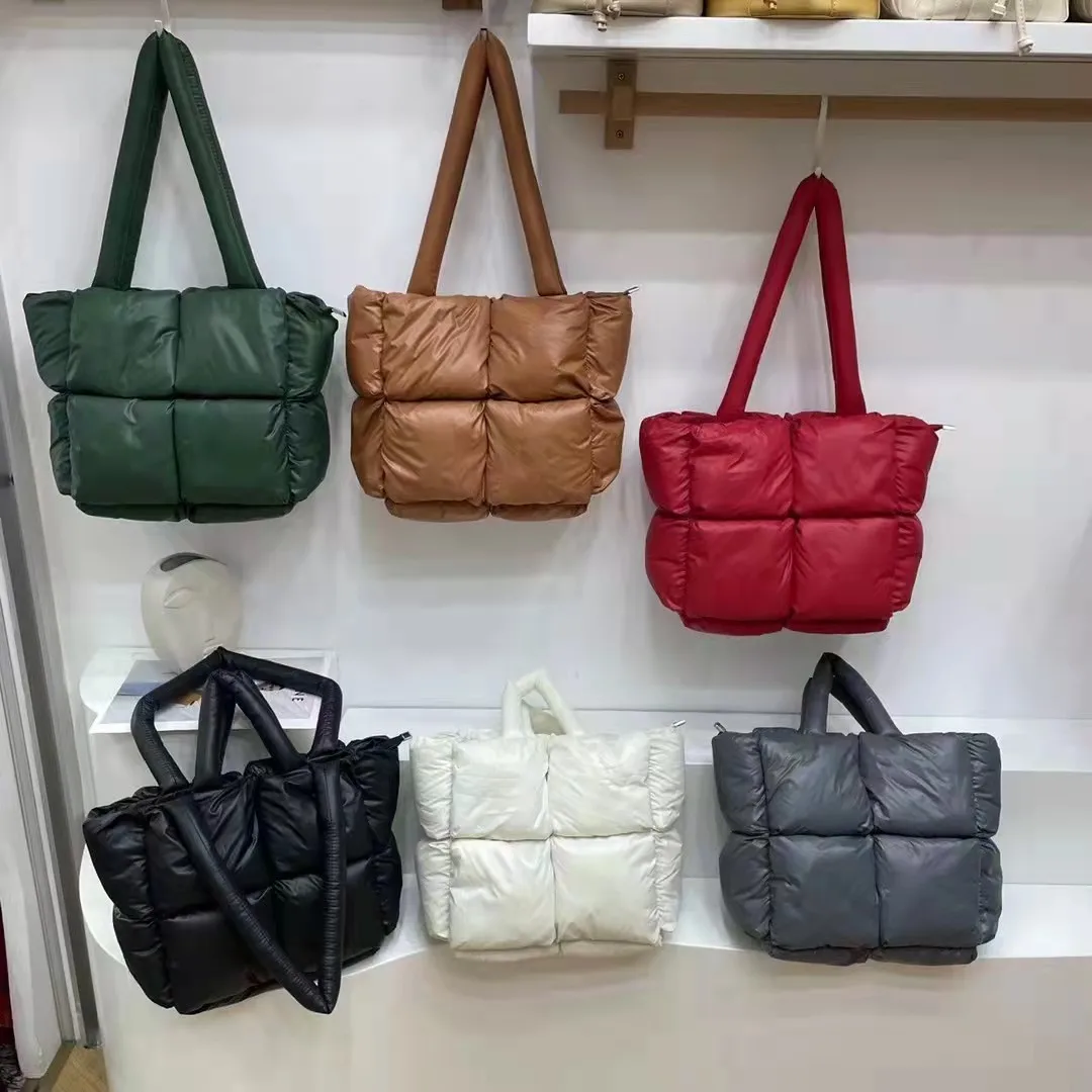 Leisure ladies Puffer Handbags Winter Warm Waterproof Tote Bag For Girl Simple Pure Color women hand bags
Leisure ladies Puffer Handbags Winter Warm Waterproof Tote Bag For Girl Simple Pure Color women hand bags