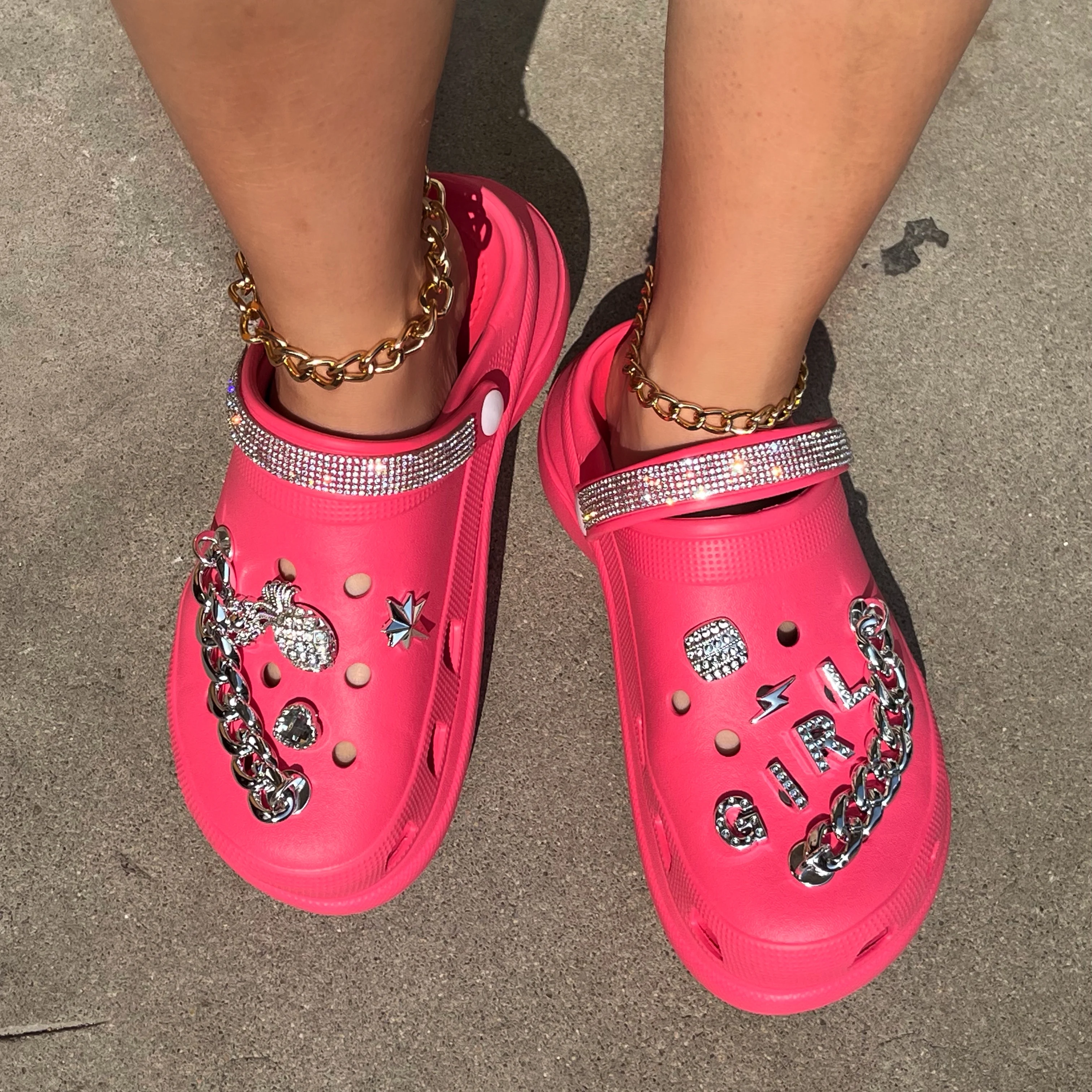 Summer large size hole shoes diamond with accessories glitter women diamond shoes sandals and slippers
Summer large size hole shoes diamond with accessories glitter women diamond shoes sandals and slippers