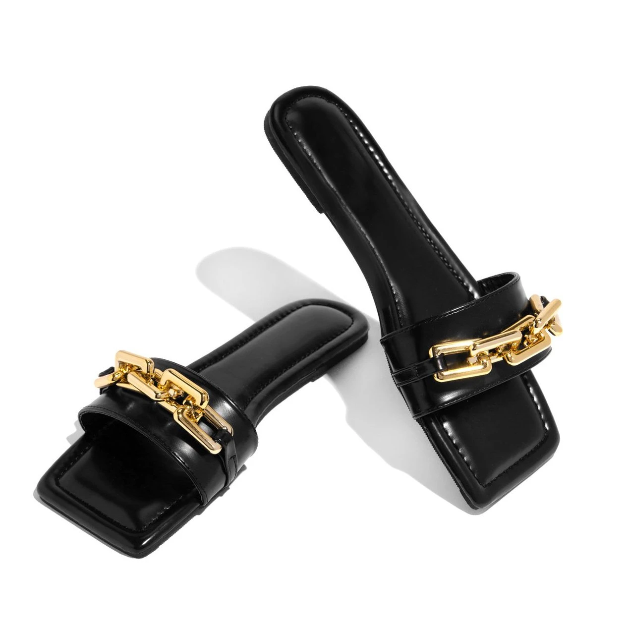 2021 New fashion flat casual chain slides beach shoes half slippers for women fashion slippers, All color available
2021 New fashion flat casual chain slides beach shoes half slippers for women fashion slippers, All color available
