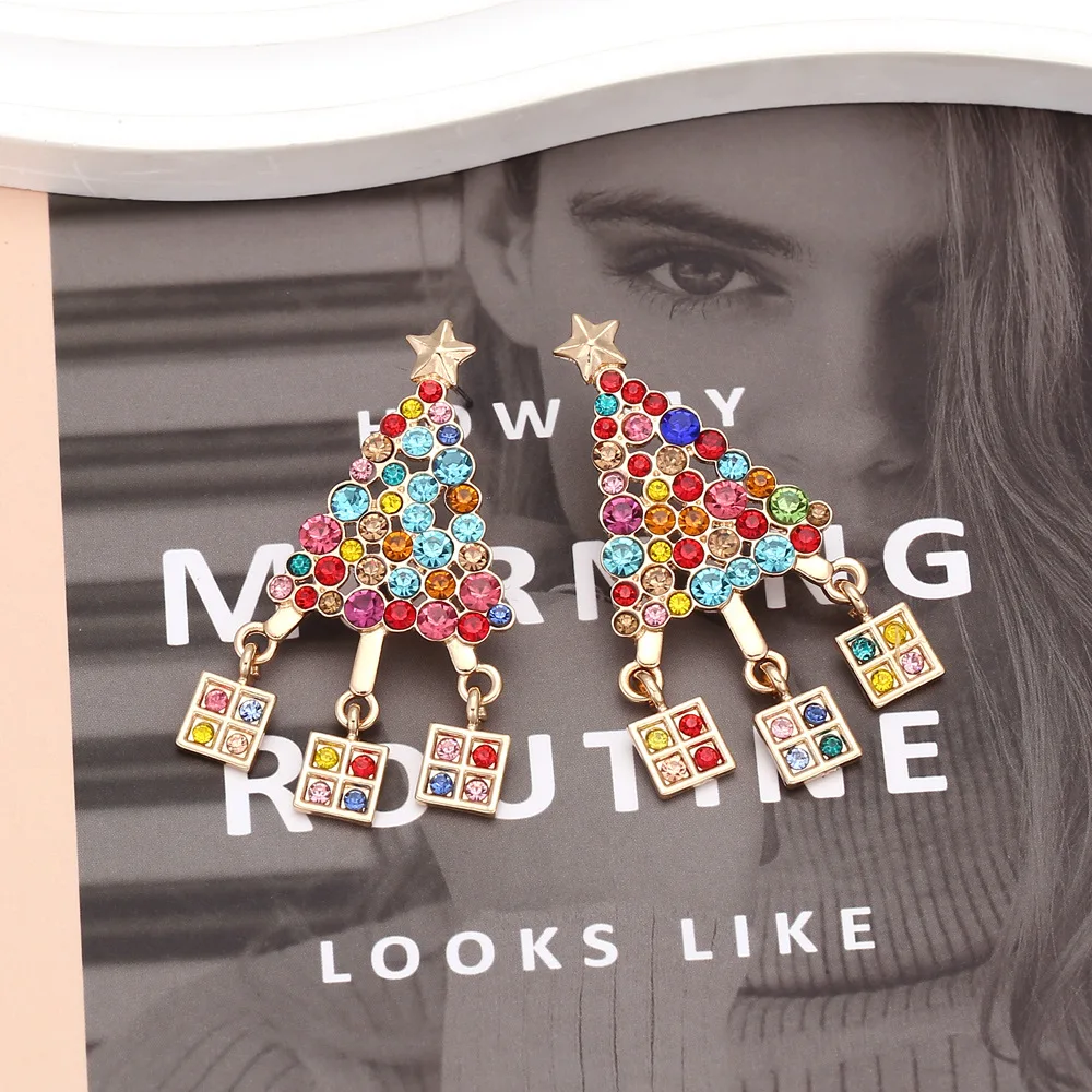 European and American Colorful Full Diamond Christmas Tree Earrings for Women's Personalized Creative Diamond Christmas Earrings
European and American Colorful Full Diamond Christmas Tree Earrings for Women's Personalized Creative Diamond Christmas Earrings