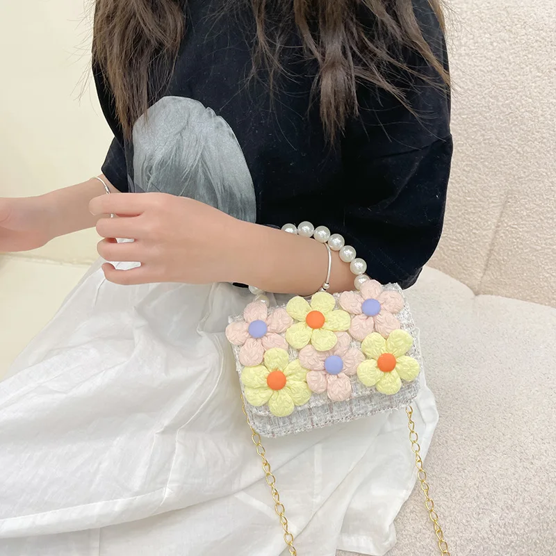 2022 new of woolen cloth cotton linen female children's flower pearl carrying accessories slung women's bag
2022 new of woolen cloth cotton linen female children's flower pearl carrying accessories slung women's bag