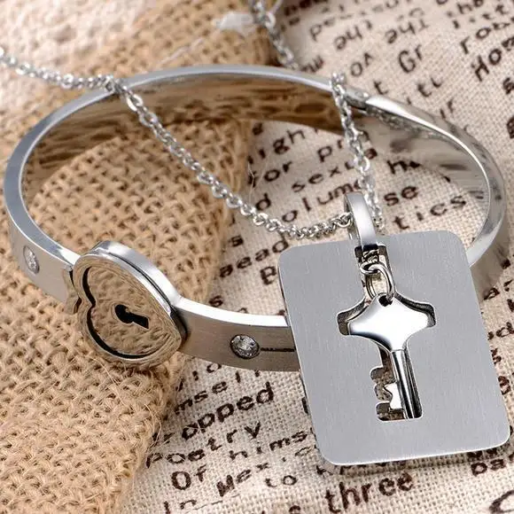 Wholesale 3 Color Stainless Steel Double Shield Love Heart Lock Bracelets Bangles Key Pendant For Lovers Couple Jewelry Sets, Silver
Wholesale 3 Color Stainless Steel Double Shield Love Heart Lock Bracelets Bangles Key Pendant For Lovers Couple Jewelry Sets, Silver