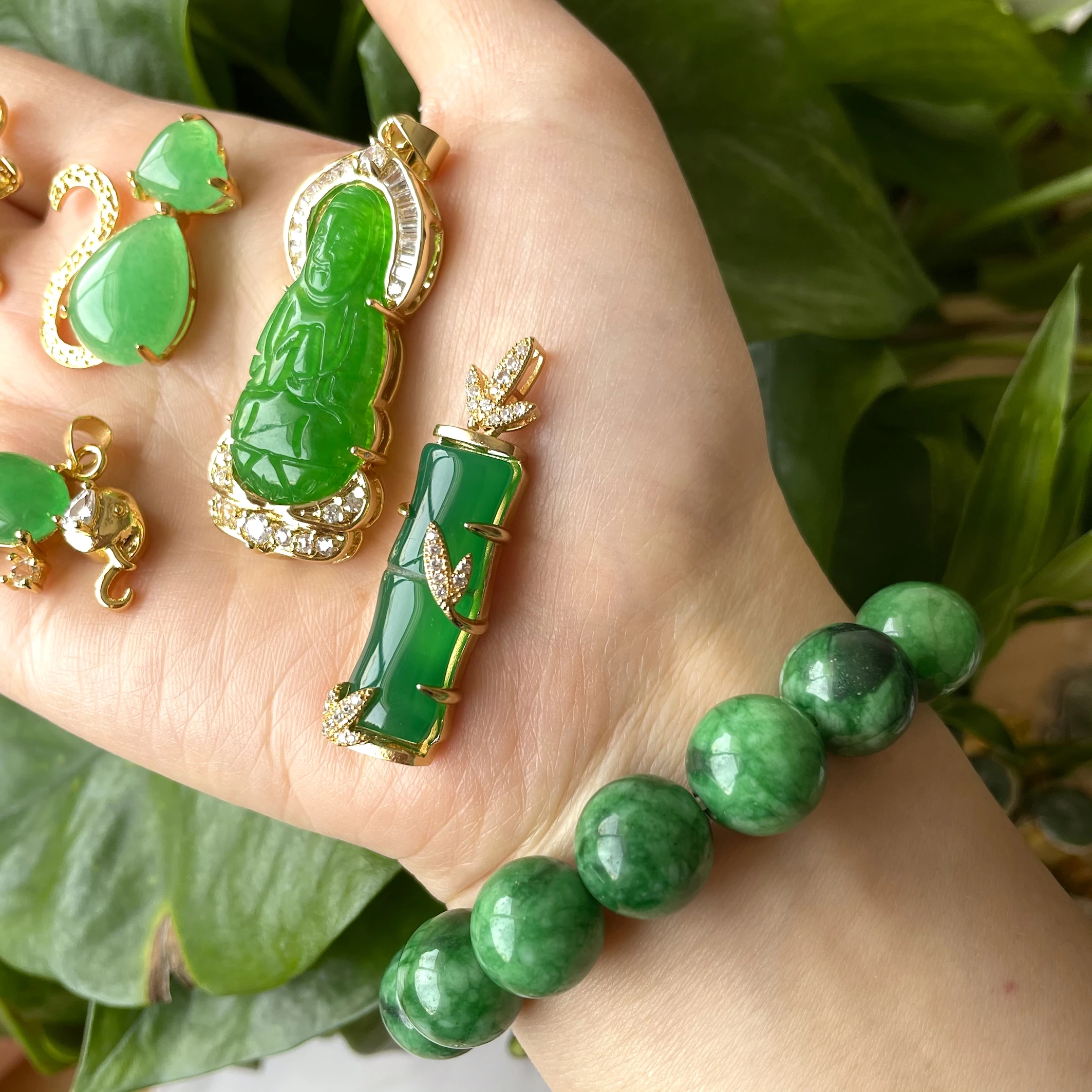 jade necklace 2021 Jialin Jewelry 18k gold plated green pendant for women jade bangle bead bracelet natural stone
jade necklace 2021 Jialin Jewelry 18k gold plated green pendant for women jade bangle bead bracelet natural stone